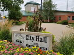 dauphin_city_hall_with_flower.jpg