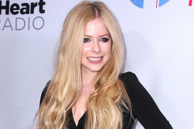 Avril recovering from Lyme Disease